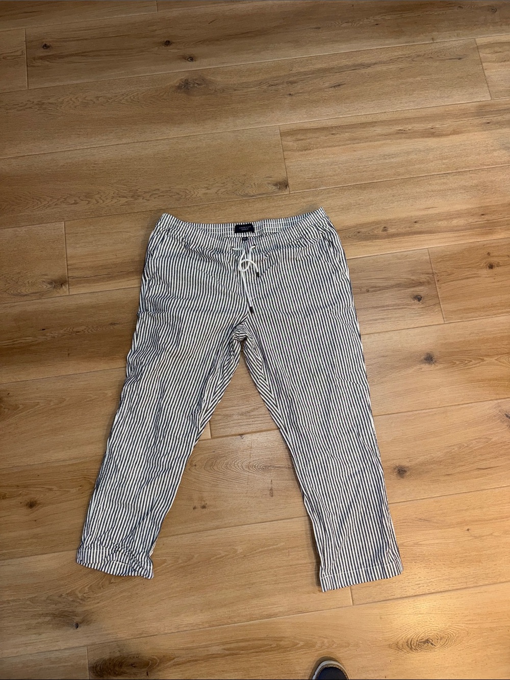 American Eagle Men's Blue and White Striped Drawstring Pants